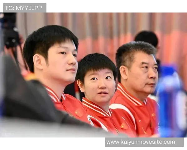 樊振东晒齐达内签名球衣照片期待未来与齐祖共踢足球的美好时刻