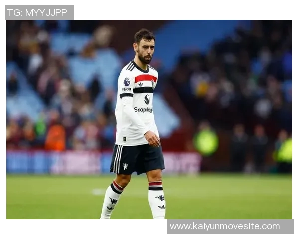 B费调侃B席场上抱怨更甚自己引发球迷热议